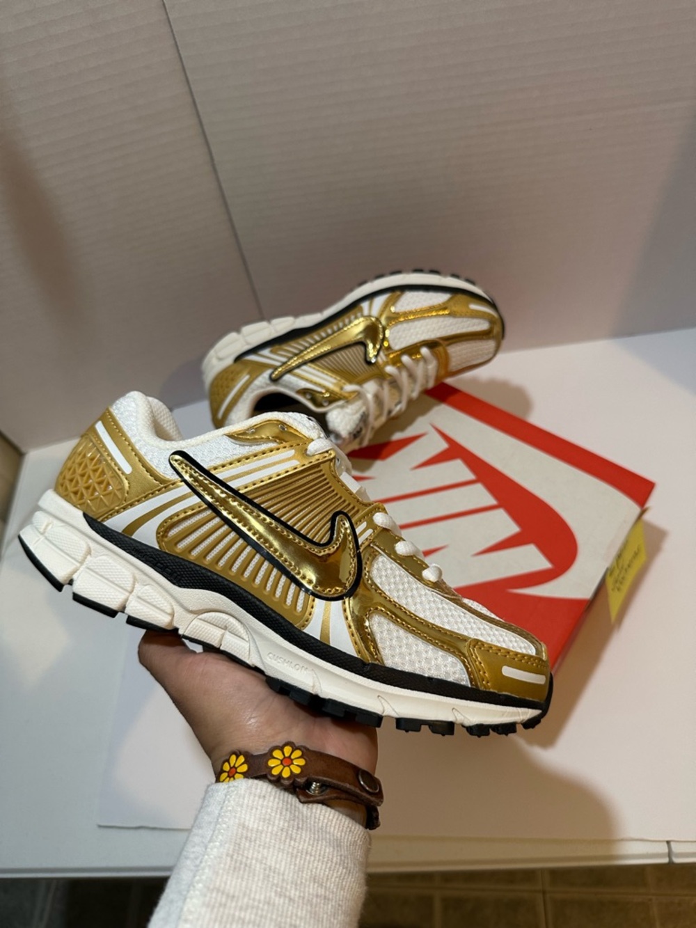 Nike vomeros 5 Metallic Gold & White Trainer Sneakers